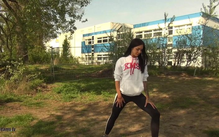 XdreamsTV: L'attività sportiva all'aperto l'lus viene con una mano ed un...
