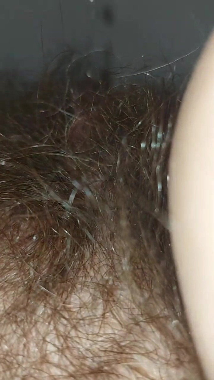 GinnaGg: Pissing Woman, Hairy Pussy Pissing
