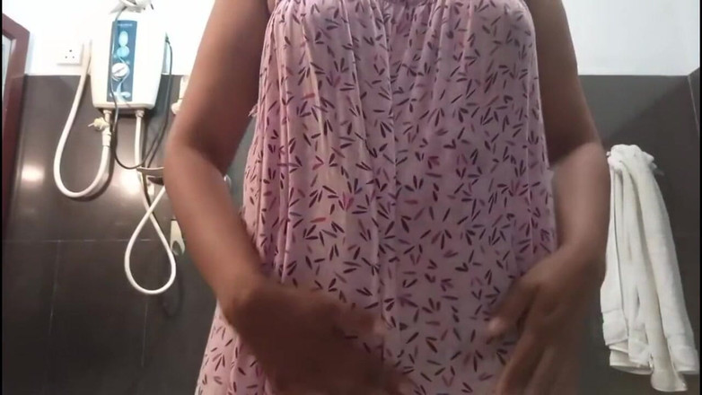 Miya White: Desi Anne Bogel Di Bilik Mandi