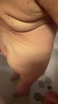 Nevlastní teta Ann JOI ve sprše mě zvedá na zadek, nejlepší zralé kozy nohy
