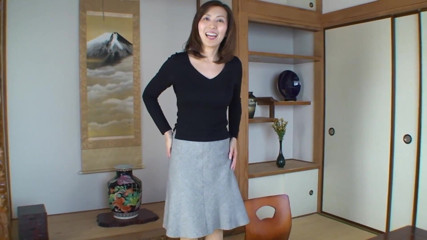 Asiatiques: Brunette asian milf stripping and showing what she's got