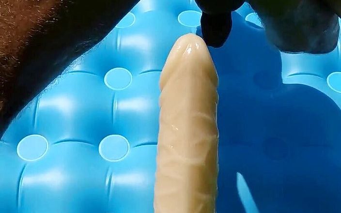 Latex Toys: राक्षसी लंड की सवारी