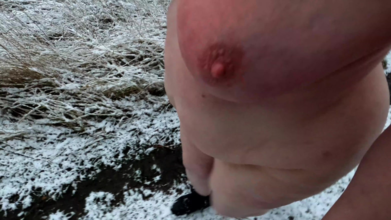 Bouncy Tits Action: Complete Naked Busty Girl in the Snow
