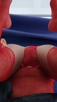 Crossdresser Mencoba Posisi Baru Untuk Memasukkan Dildo