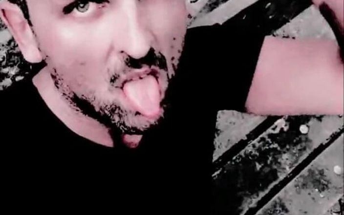 Slutboyben: Slutboyben cam4 cewek seksi dicrot sperma di luar ruangan