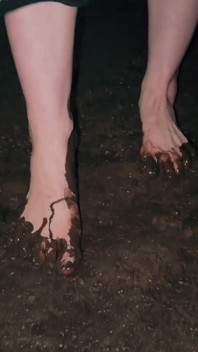 Barefoot dalam selsema, pancutan air mani (Kaki berlumpur)