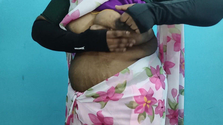 SneakyManner48: Тамильская портная трахает горячую милфу