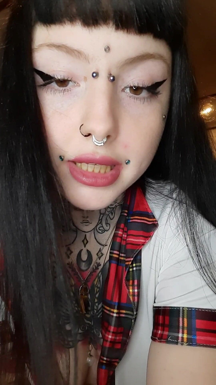 Yourfavecumslut: Reuzes spijsverteringssysteem rollenspel