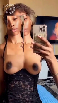 Nyra mostrando sus tetas perfectas