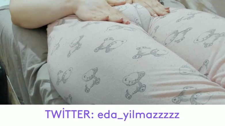 bigass_sexy_bigboobs: Stydké pysky- Masturbace v pyžamu- Nafouklá kundička- Oteklá kundička- Velká...