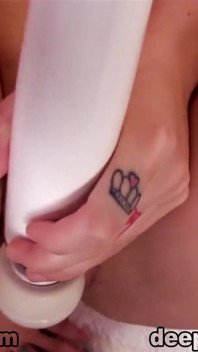 Lieve roodharige tiener Jenna Ashley pov pijpbeurt diep in keel en sperma slikken
