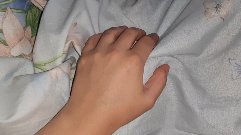 Lesbian-candys: Pod dekou se střídám s kundičkami sousedů