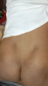 Seksi teyze ilk kez sert sikişmeye çalışıyor
