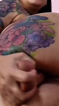 Nymphomaniac bẩn thỉu thủ dâm qua đường lỗ hậu thời gian thực