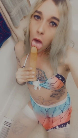 CarmenMelatonin: Curvă sexy în costum de baie
