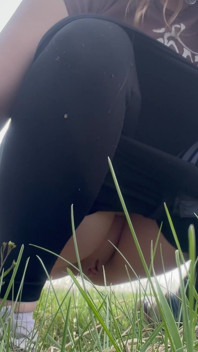 Pee Outdoors Kompilation