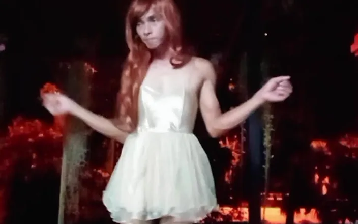 Menaiisd: Slut Night Dancing