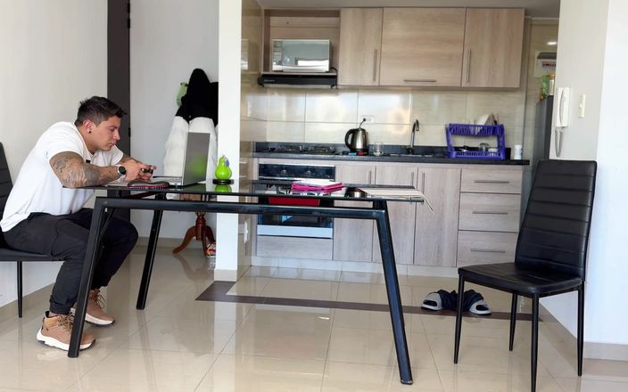 Winter_steph: Cuckold Gamer! Bạn cùng phòng của anh ấy đụ bạn gái của...