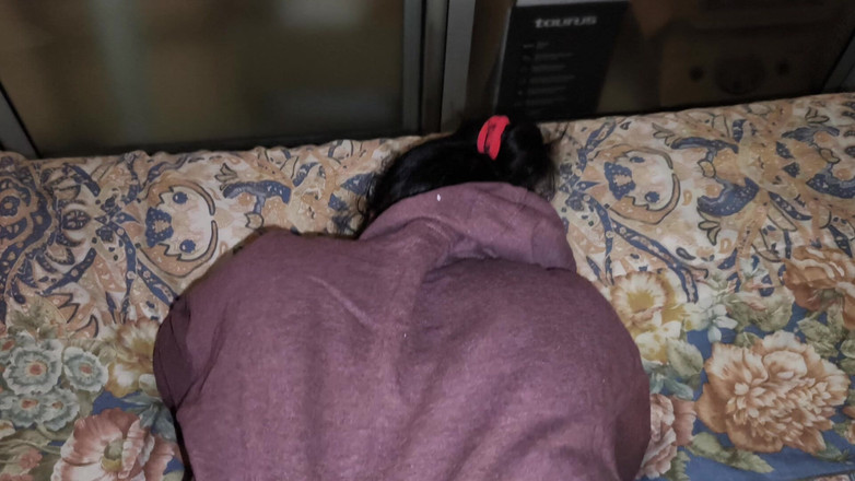 Moo DBOXXX: Fac sex cu mama mea vitregă