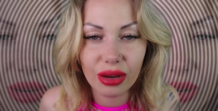 Goddess Misha Goldy: 我和你调情、挑逗和严厉的眼神交流，诱惑性地抽烟，留下我的红色唇膏污渍