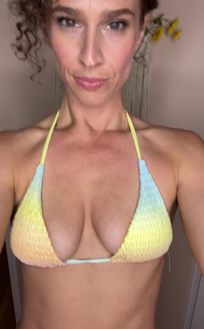 VibeWithMommy: Kom och lek med mammas röv! Jag behöver lite hjälp...