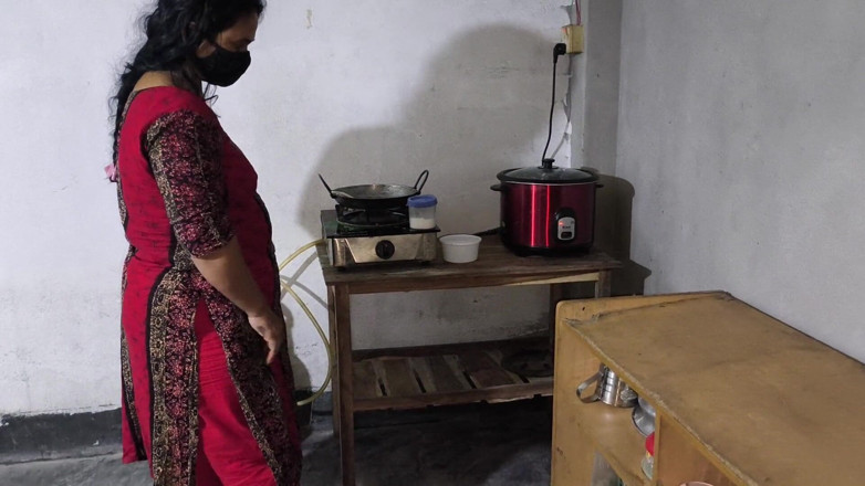 SAFI TV: meri sauteli aanti khaana bana rahi thi islie mainne use...
