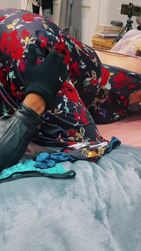 Wąchanie Gorących Hiszpańskich Majtek MILF - Kinky Cougar Play