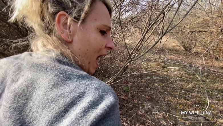 My Wife Luna: Una bella scopata mentre facciamo una passeggiata