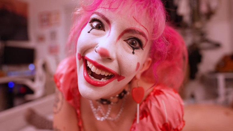 lilredvelvettt: Clown meisje navel CEI