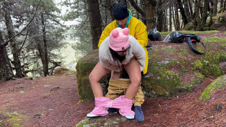 Lady: Rondborstige en weelderige stiefmoeder zuigt de pik van een oude...