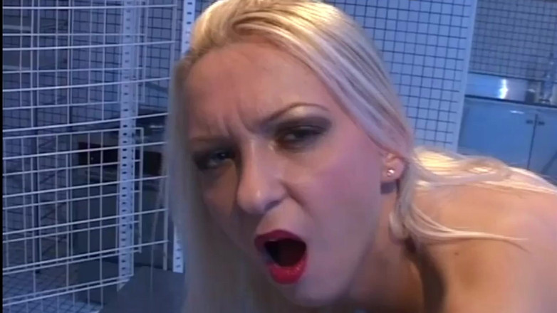 Inhonorof porn: El Culo Perfecto De Esta Zorra Rubia Para Follar