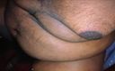 New dick in town: Srílanský muž masturbuje ve svém pokoji
