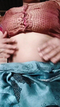 Deshi huisvrouw spuit haar hete strakke poesje