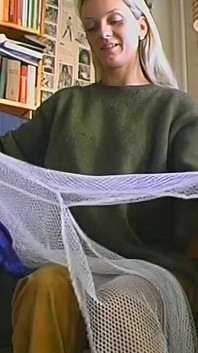 Der versaute vakuum-fetisch-orgasmus der blonden schätzchen in der bibliothek