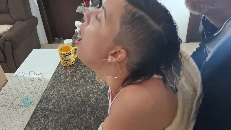 Gabi SweetCouplesStories: Pasierbica jest zaskoczona podczas śniadania.