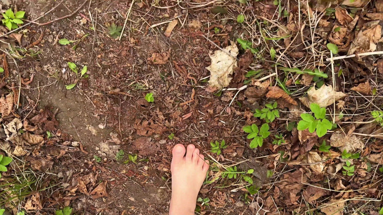 Vasya Sylvia: Barefoot Walk in the Forest - Foot Fetish - Bare Feet!