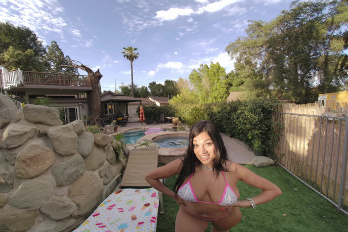 Milf VR: Opportunity Knockers