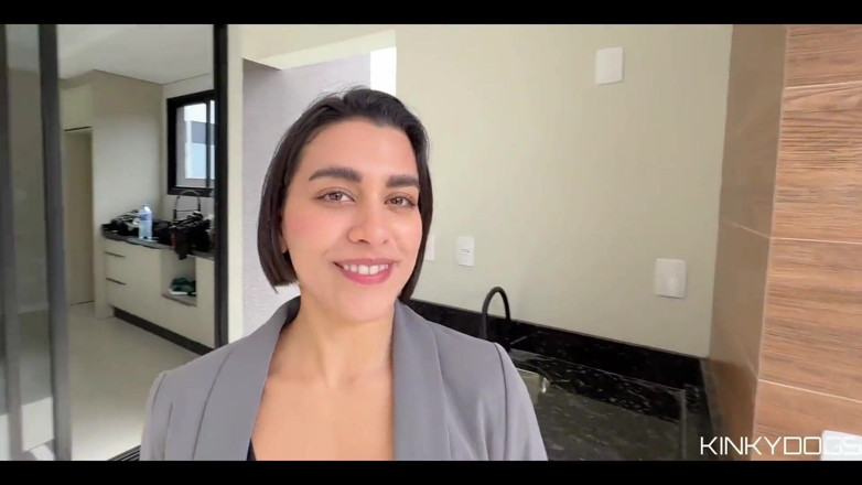 Fablazed: Güzel büyük götlü emlakçı bir anlaşmayı kapatma becerilerini gösteriyor!