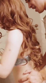 Seksi Tayvanlı bebek Yoyo'nun üniversiteden eski bir arkadaşı onu ziyaret ediyor ve sikiyor
