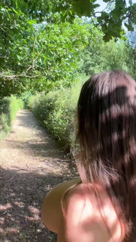 Slarvig djuphalsar, avsugning och bollslickning i skogen - Luna Doll