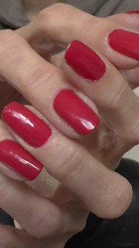 Adora le mie unghie rosse e masturbarsi! Lady Victoria Valente