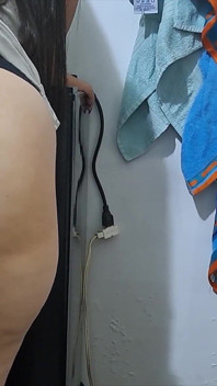 He Seduces the Latina Maid with a Huge Ass and They End up Fucking