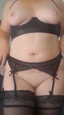 CharnElle: Seksi iç çamaşırlı sarışın oynuyor