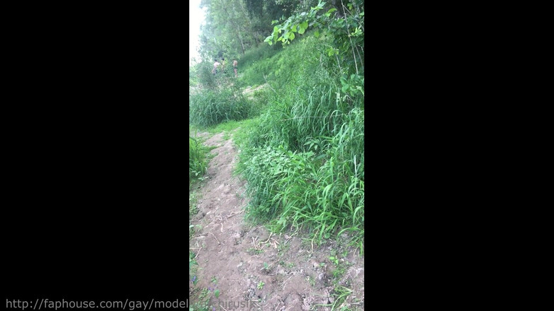 ArchiRusik: वाह, एक सीधा आदमी एक आदमी की पैंट में घुस गया और उसने उसका विशाल लंड देखा जो वीर्य से भर गया था, और वीर्य बाहर निकालने की पेशकश की