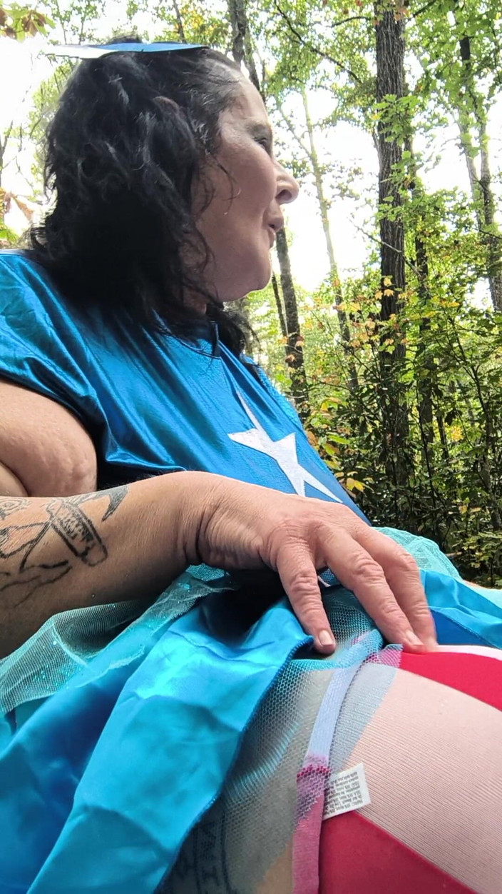 HerculesnVENUS: शरारती अभिनेत्री आउटडोर दृश्य भागने वाली चूत में लेने की कोशिश कर रही है