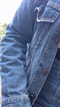 Nezávislý trénink č. 34 Těsná sukně s vyhrnutou podprsenkou, odhalená chůze