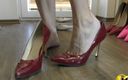 Katerina Hartlova: 私の靴のコレクション。ハイヒール愛好家のためのホットビデオ。