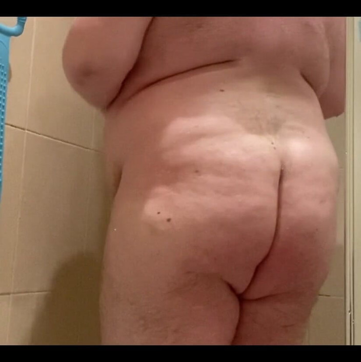 Chub toys: Трохи часу в душі, пестощі пальцями, гра з животом, з моїм м'яким членом. Насолодитися!