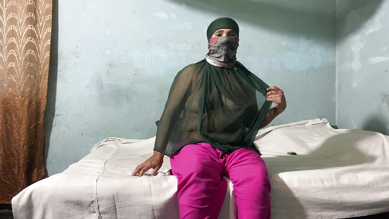 SAFI-SEXY: Я обожаю киску моей мачехи, хочу трахнуть ее