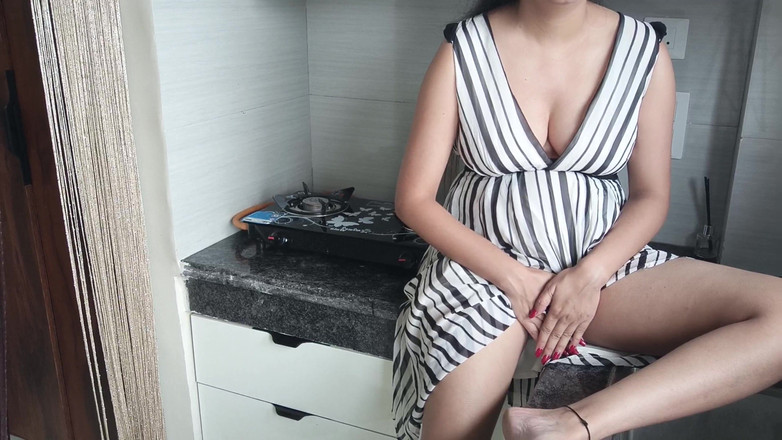 Saarabhabhi6: सेक्सी भारतीय सौतेली बहन किचन में अपने सौतेले भाई के साथ हार्डकोर हॉट सेक्स